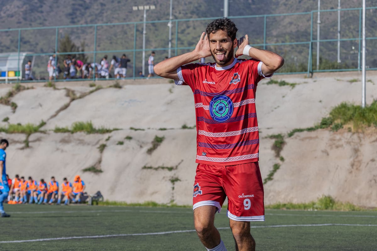 Con 16 tantos a su haber, el delantero iraquí-chileno fue el máximo goleador de Aguará en la Tercera División B 2024.