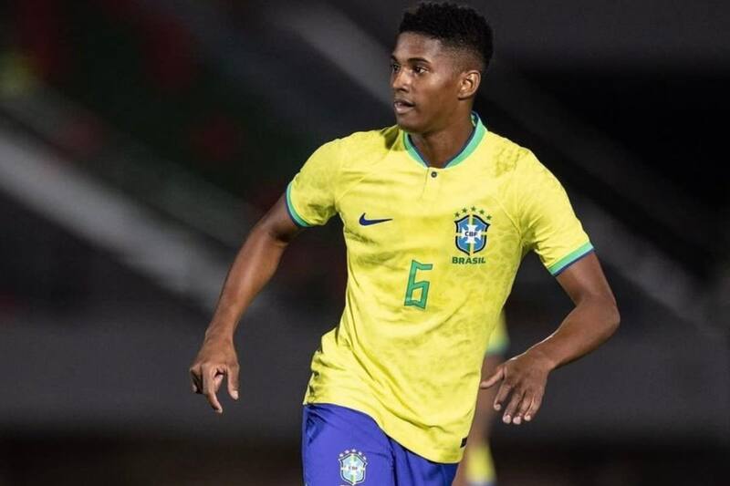 fue convocado por Dorival Júnior para enfrentar a La Roja.