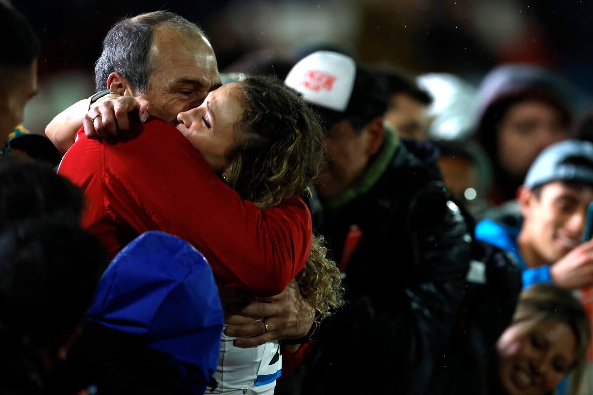 "Aunque alguna vez intenté lanzar la bala. Pero fueron como 10 metros", recuerda la atleta, que siguió la inspiración de su madre Ximena.