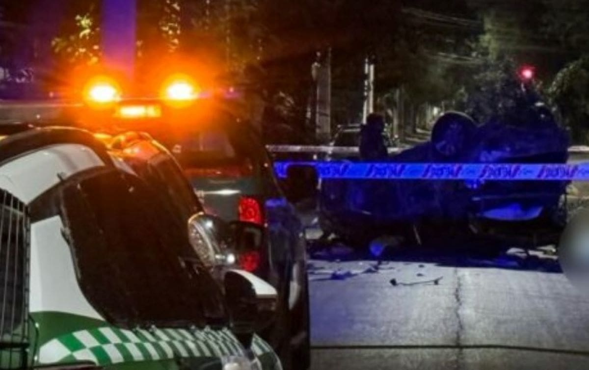 Joven muere después de colisionar en un auto robado.