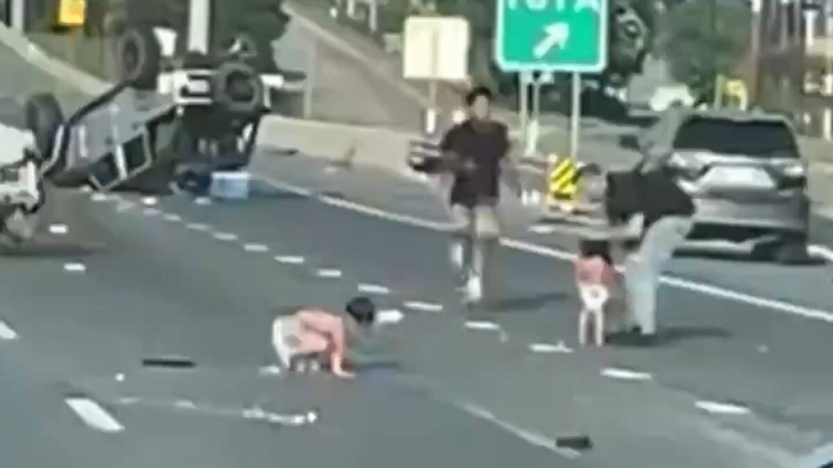VIDEO | Dos bebés en pañales salvan ilesos de milagro tras ser eyectados durante accidente automovilístico en Texas