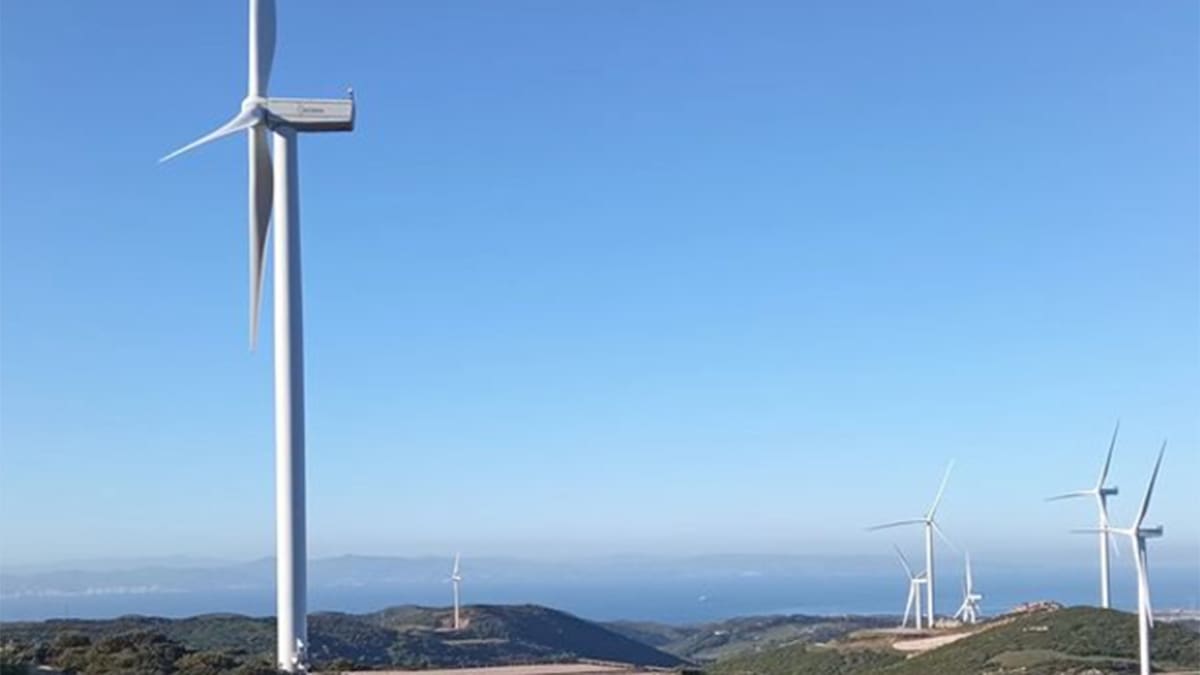 Histórica filial de energías renovables vende activos en Chile: buscan reducir deudas en el país