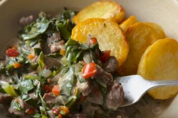 Receta de acelga a la crema con carne picada y papas doradas: perfecto para un almuerzo en días calurosos