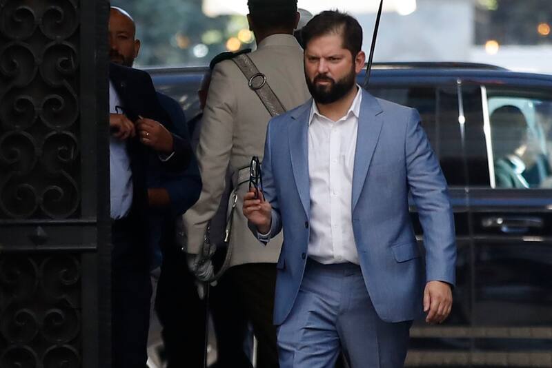 Santiago, 7de marzo de 2023.
El Presidente de la Republica, Gabriel Boric, arriba al Palacio de La Moneda.
Dragomir Yankovic/Aton Chile