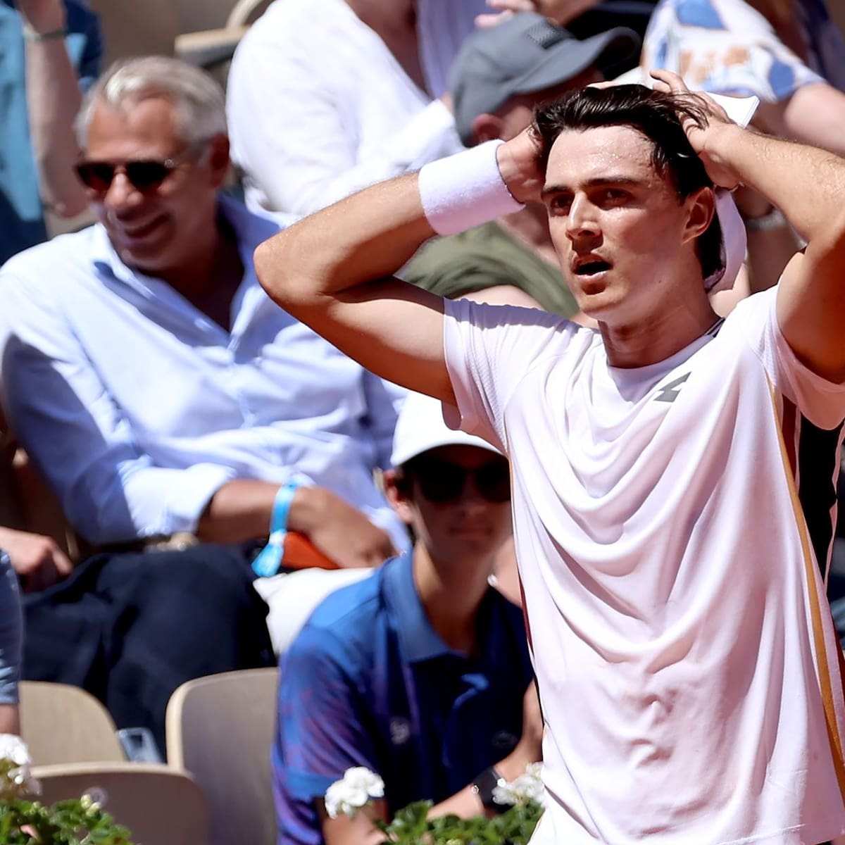 Primer gran batacazo en Roland Garros: el N° 6 del mundo perdió en cinco sets ante un invitado