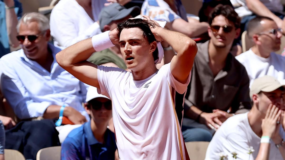 Primer gran batacazo en Roland Garros: el N° 6 del mundo perdió en cinco sets ante un invitado