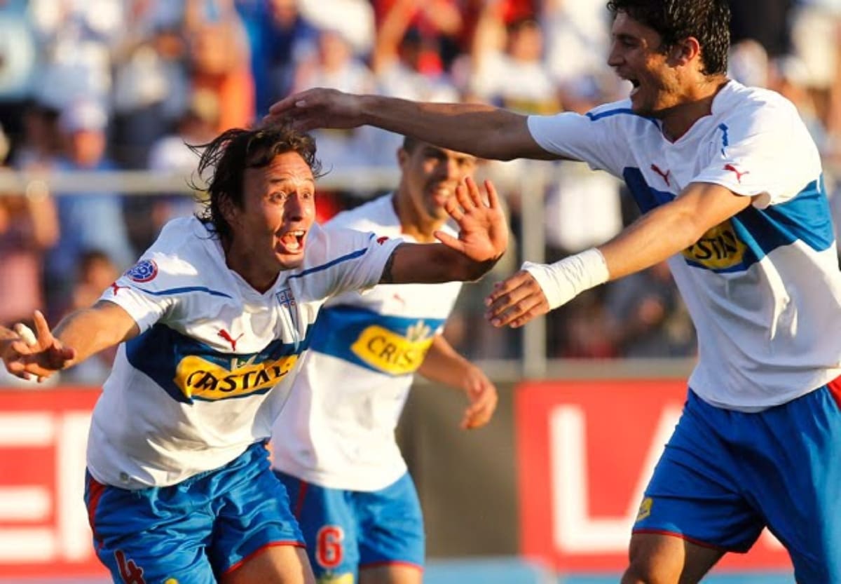 El defensor con la camiseta de la UC.