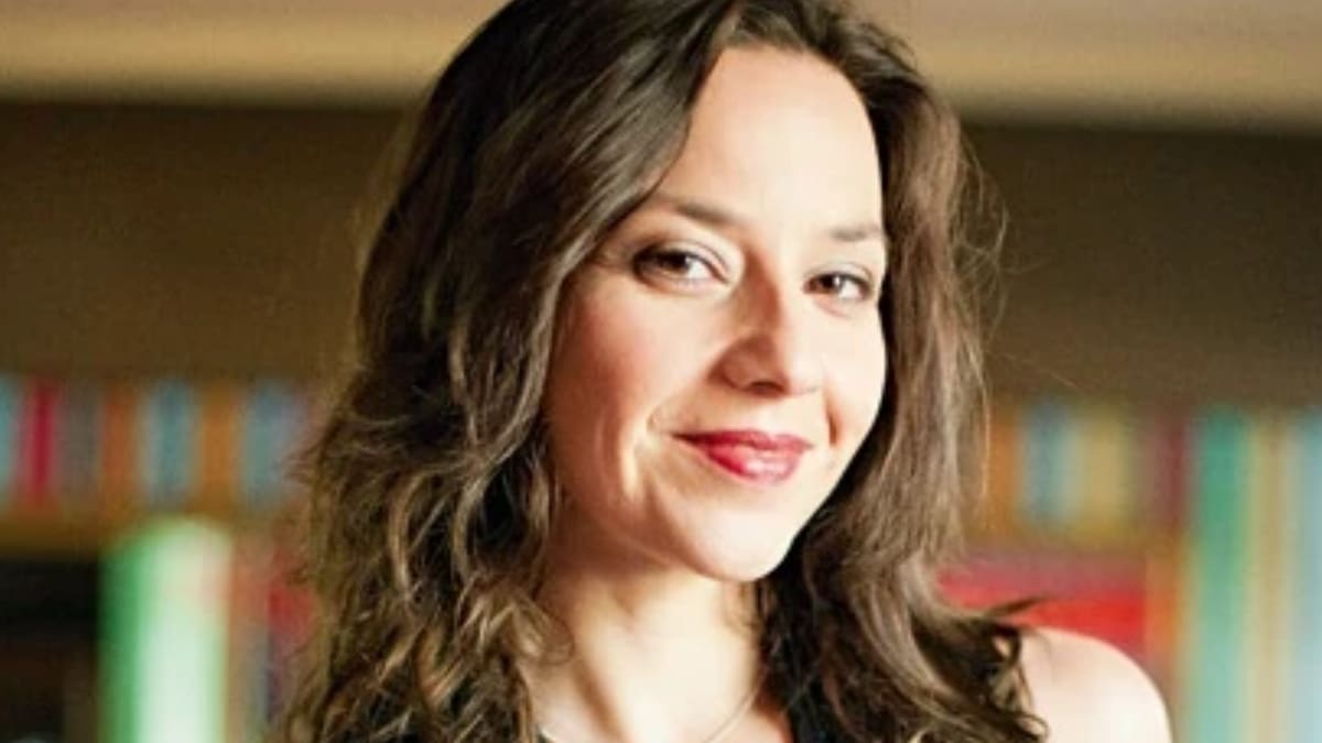 La nueva vida de Adela Secall: se alejó de las teleseries y vive tranquilo presente junto a su hijo con “El Macha”