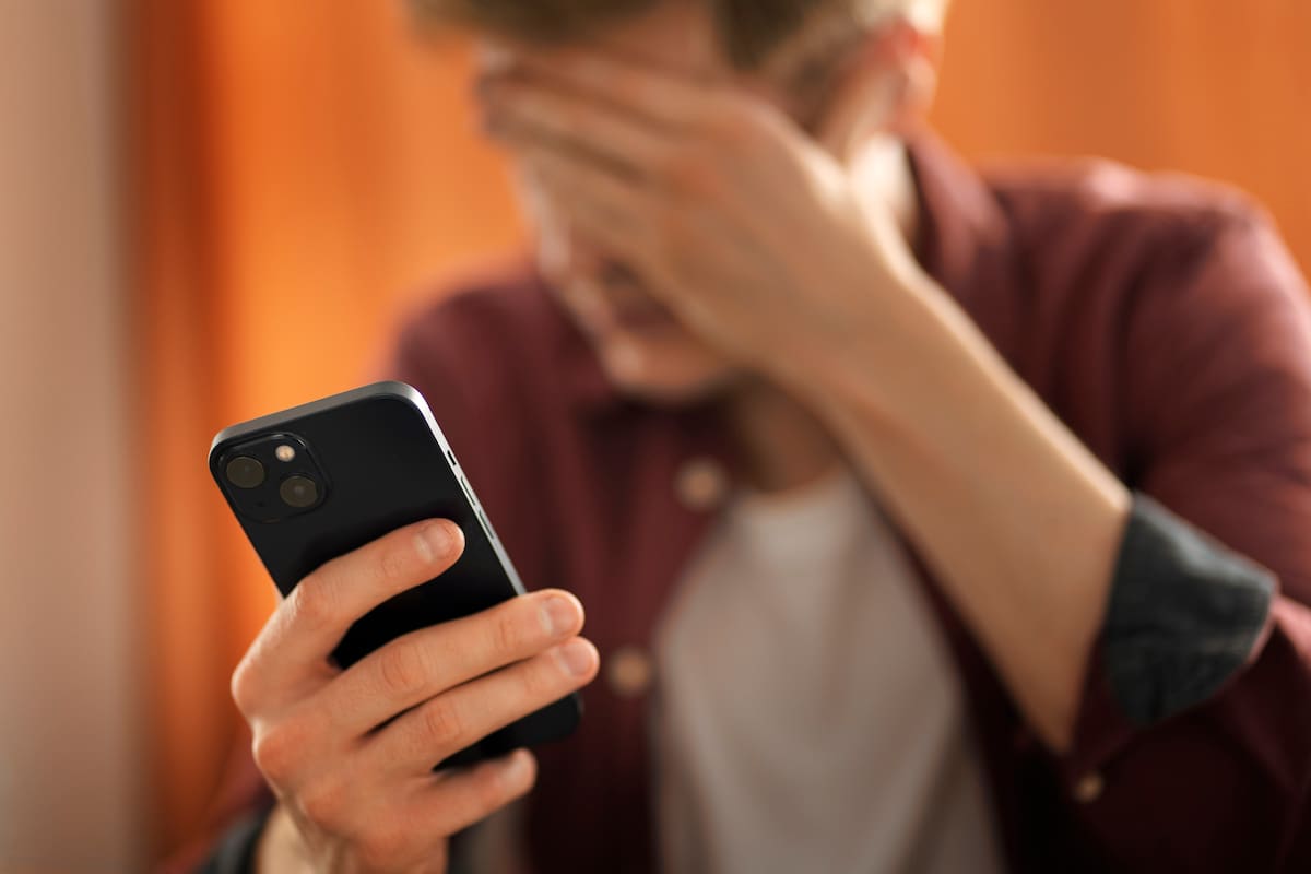 La adicción al teléfono puede generar incluso malestares físicos.