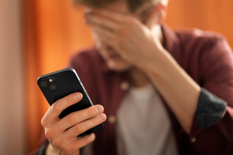 La adicción al teléfono puede generar incluso malestares físicos.