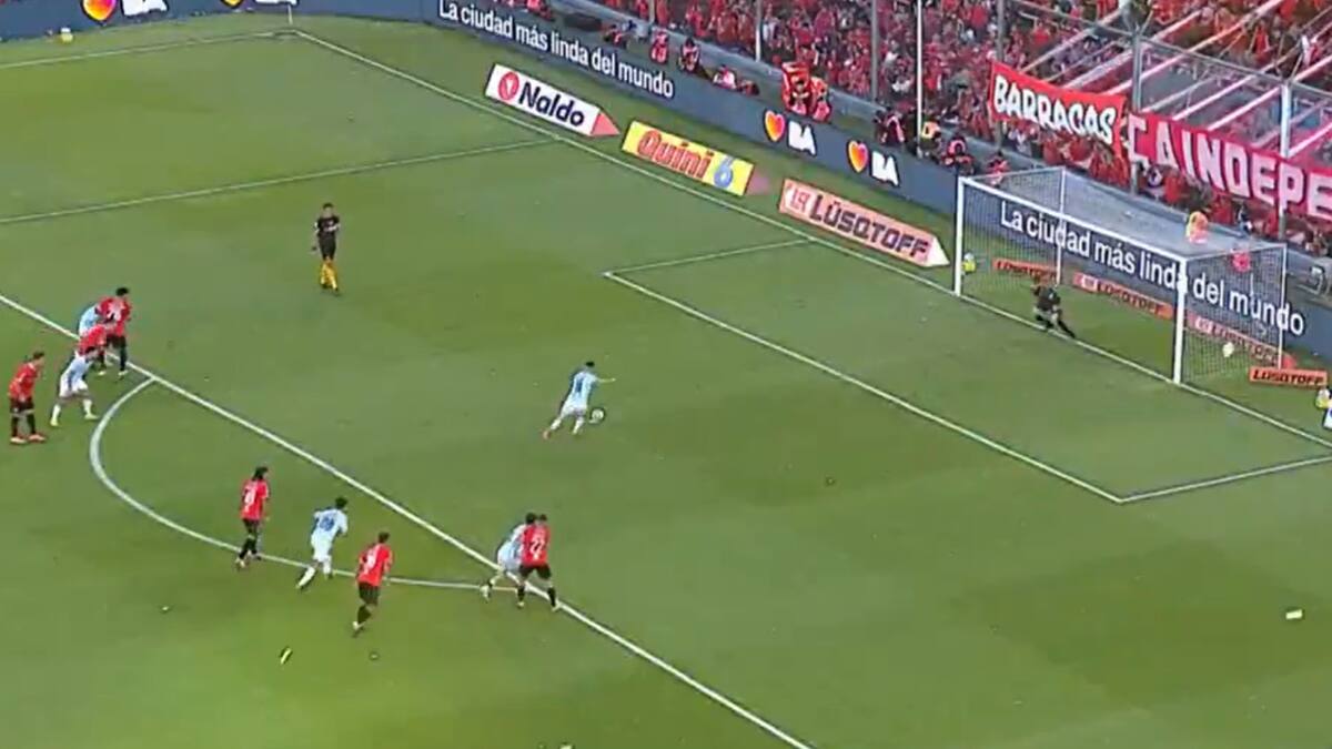 VIDEO | Tiró a lo “Panenka” y terminó siendo el blooper del Clásico: el penal de Racing ante Independiente