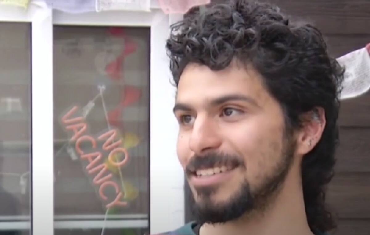 El joven es analista, programador y músico. Créditos: Captura 24 Horas.