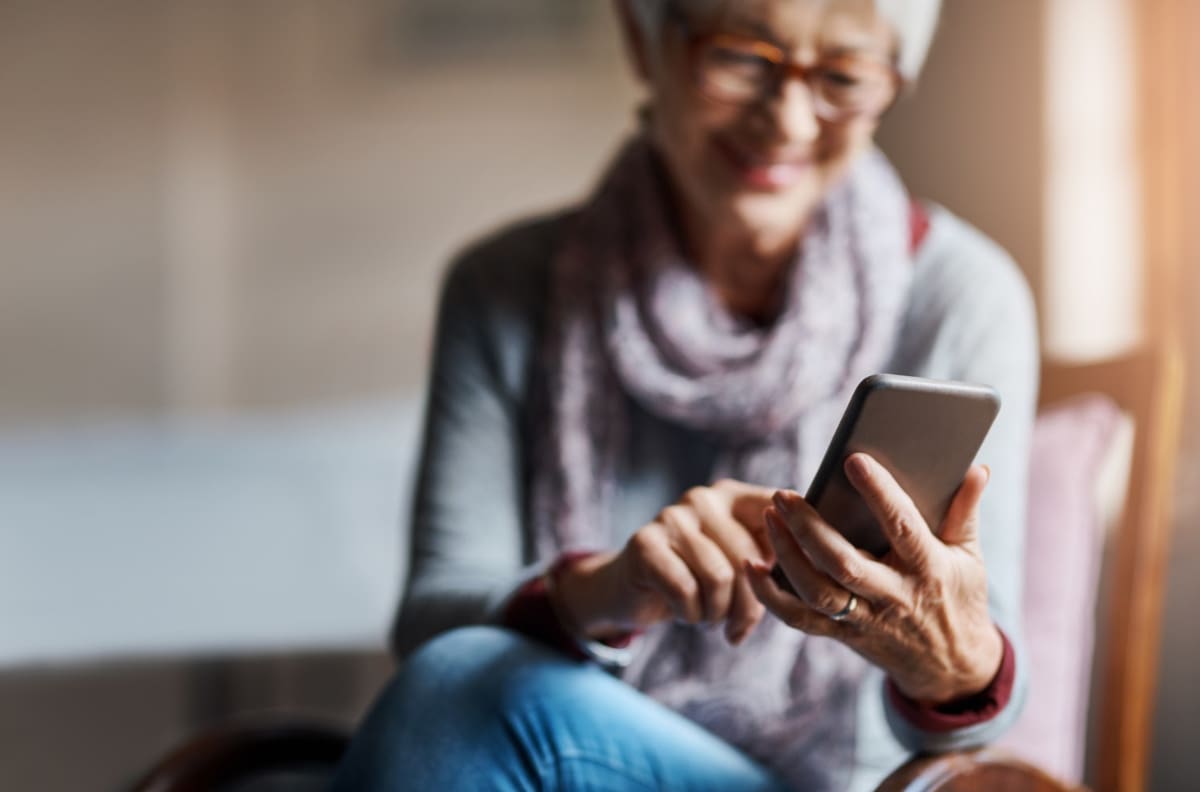 Movistar ofrece plan de teléfono a $3.990 mensuales para adultos mayores: así puedes solicitar servicio