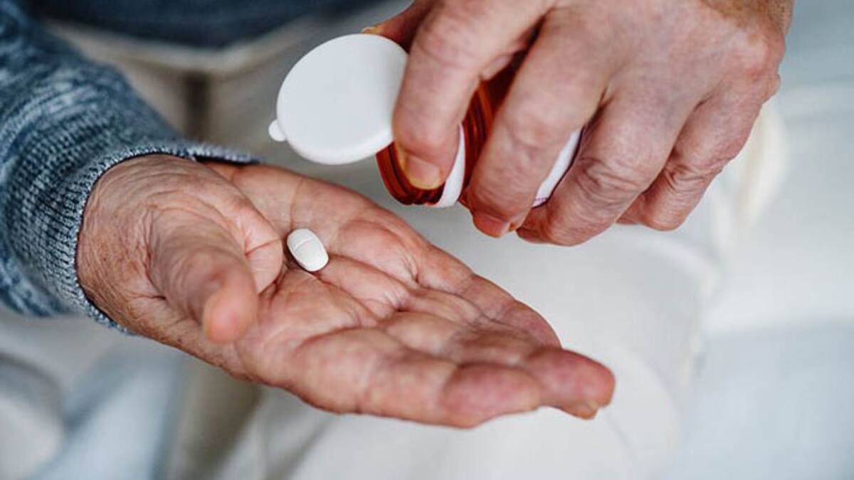 Adultos mayores pueden recibir reembolso de $5.000 por cada compra en medicamentos: así se solicita el dinero