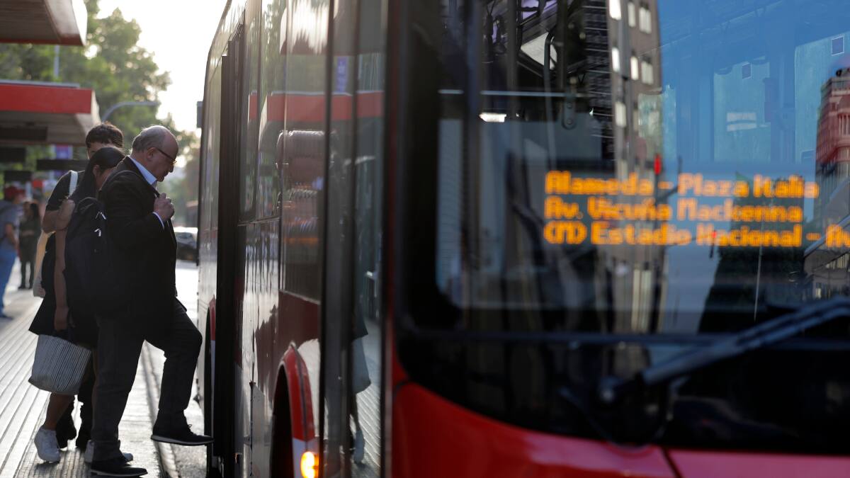 Adultos mayores pueden pagar solo $370 en el transporte público cumpliendo UN requisito