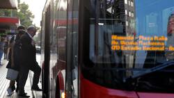 Adultos mayores pueden pagar solo $370 en el transporte público cumpliendo UN requisito