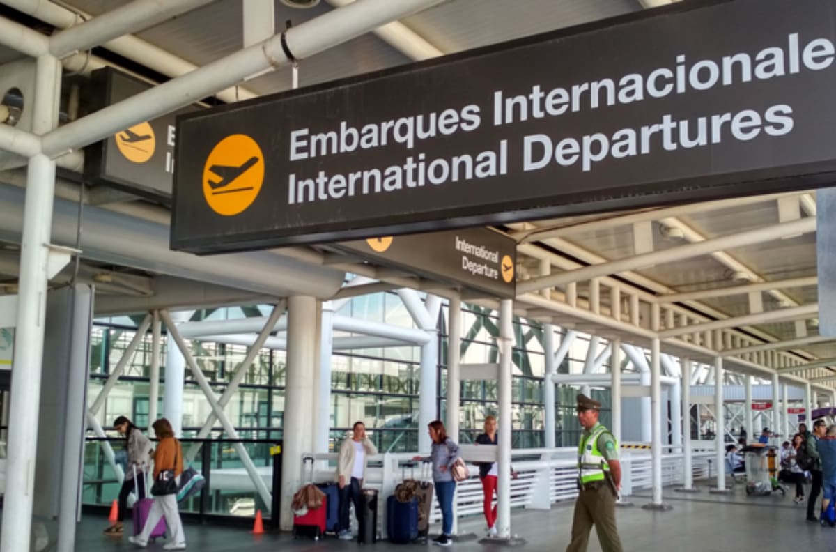 ¿Sabes cómo calcularlo?: Descubre cuánto te podría costar el estacionamiento en el Aeropuerto de Santiago