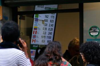 Popular casa de cambio del país se querella contra exfuncionario: se habría apropiado de más de $90 millones