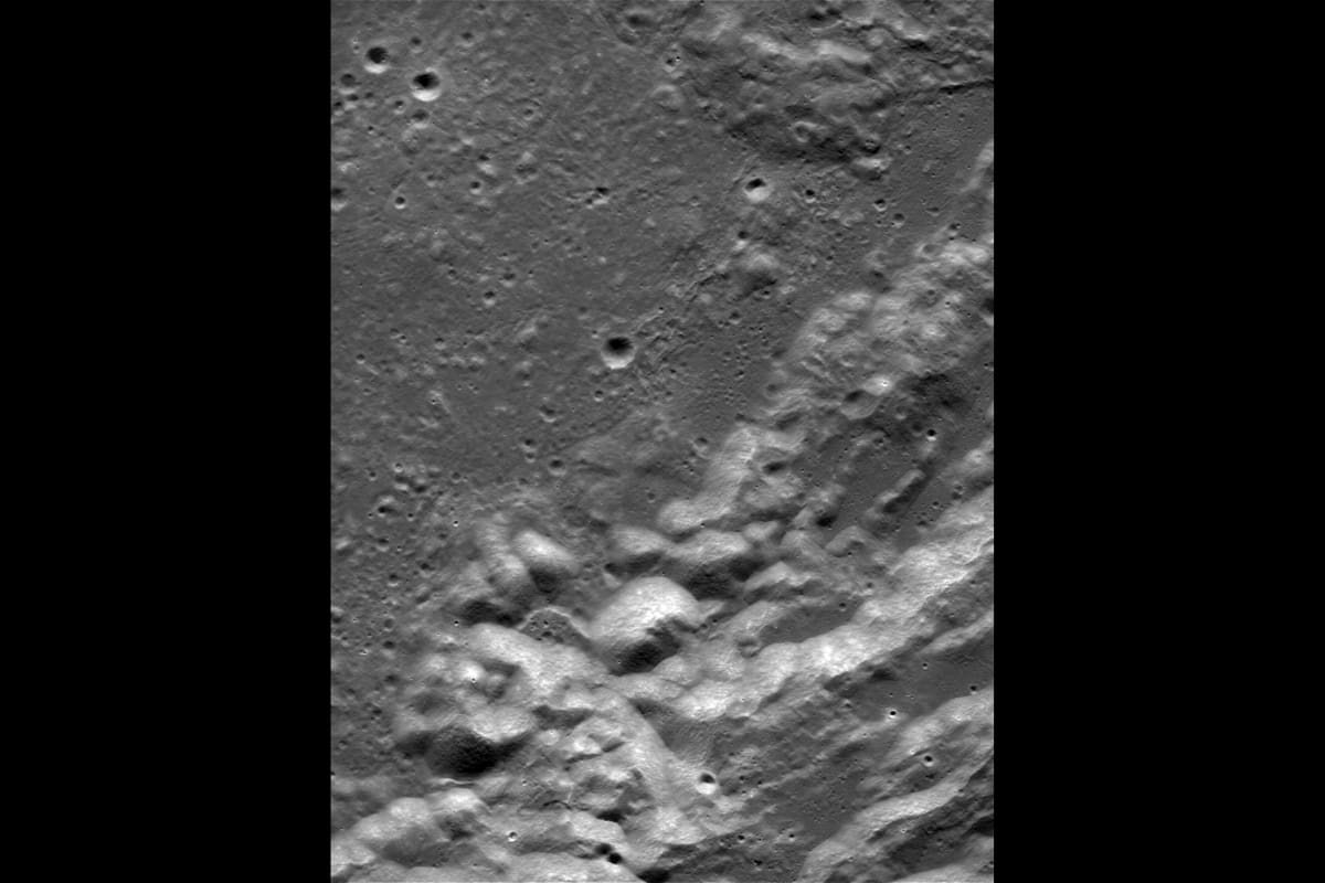 Foto de la Luna desde JUICE captada con JANUS.