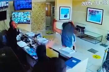 VIDEO | Registran nueva y violenta agresión a un conserje en la RM