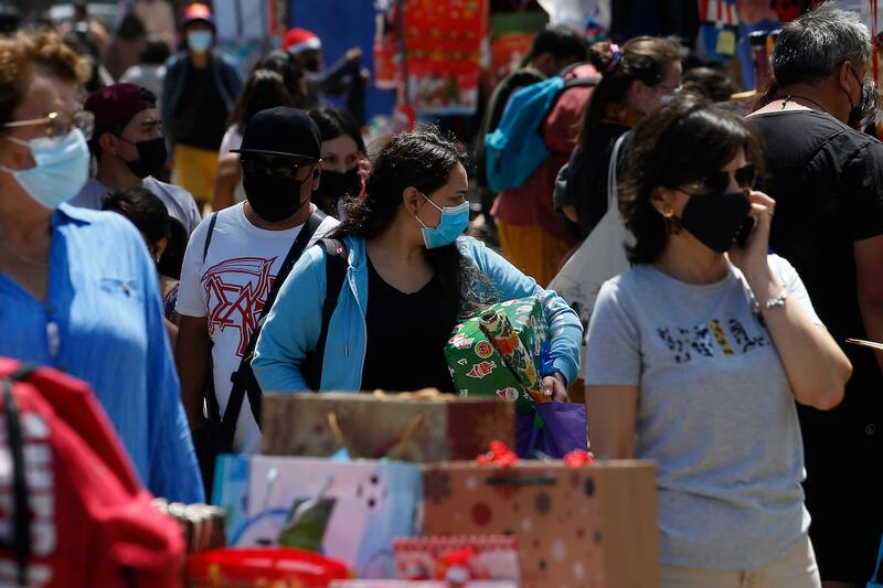 La gran mayoría de las personas utiliza este dinero para realizar compra de regalos. (Foto: Aton)