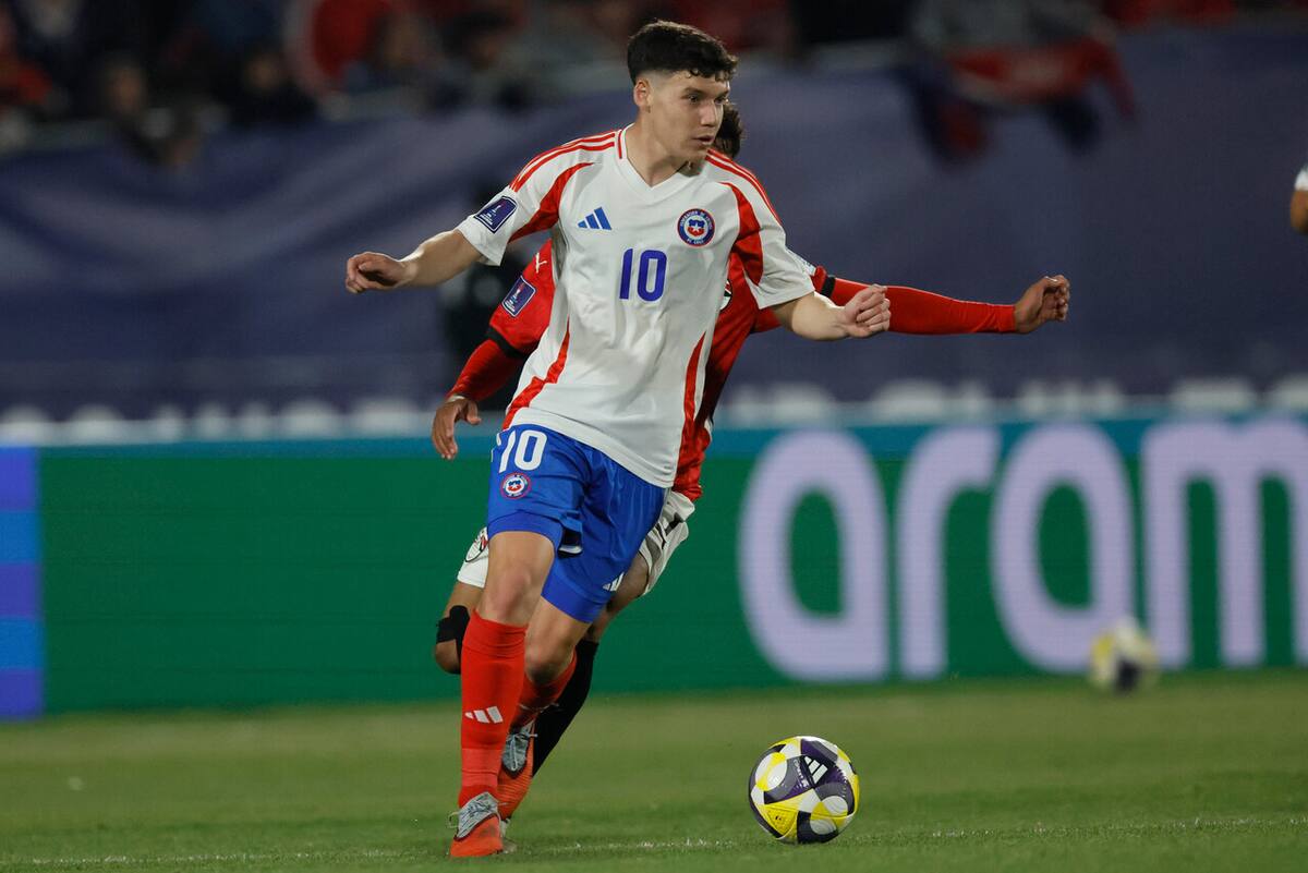 El volante de la U fue destacado por la FIFA, que lo catalogó como el director de orquesta chileno. Foto: Aton.