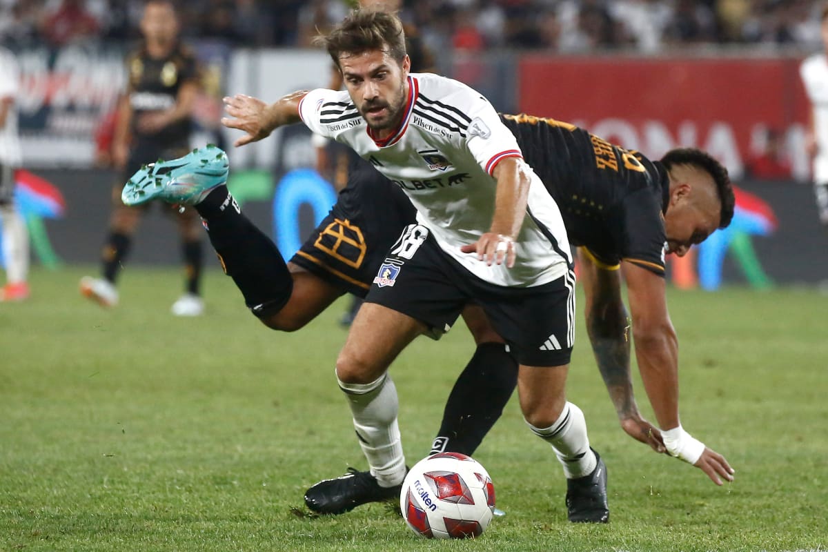 Agustín Bouzat está a préstamo en Colo Colo hasta diciembre de 2023, con opción de compra de su pase que pertenece a Vélez Sarsfield.
