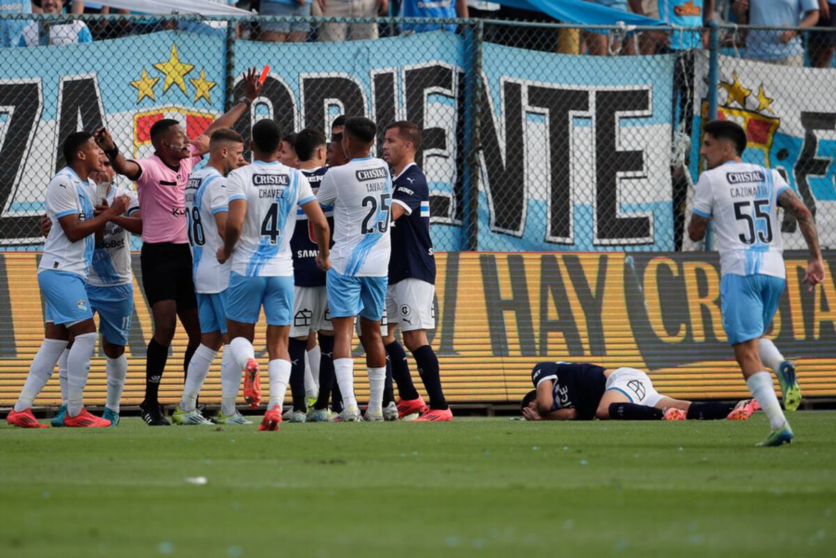 se llevó todas las críticas de los hinchas de la UC. Foto: Aton.