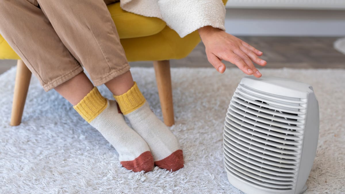 Experto entrega cuatro consejos para ahorrar en calefacción y pagar menos en la cuenta de la luz