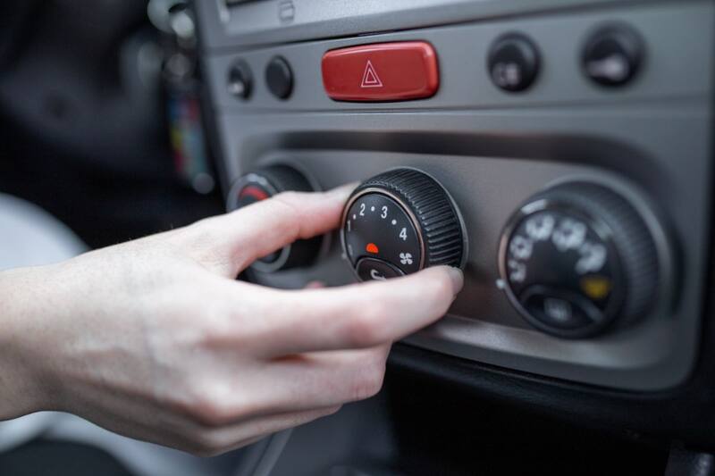 El aire acondicionado es uno de los sistemas que más falla en los autos / Freepik