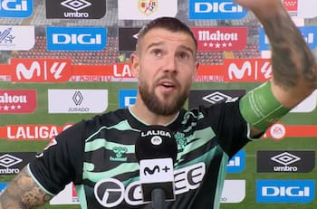 “Esto me pasa todos los partidos”: Pupilo de Manuel Pellegrini sufre agresión homófoba durante entrevista