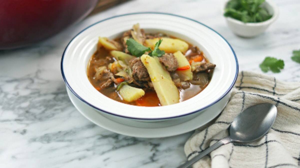 “No te puede faltar el cilantro”: El cocinero tradicional Huaso Pipe, entrega su receta clásica de ajiaco