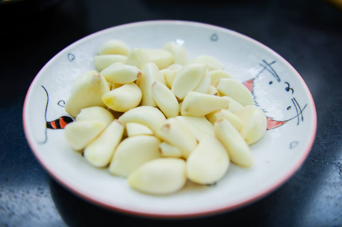 Las propiedades y vitaminas del ajo son excelentes para el aparato respiratorio, pero además tiene múltiples usos en belleza. (Foto: Archivo).