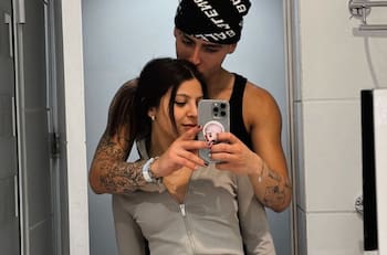 Playa, calor y arena: Ignacia Antonia y AK4:20 disfrutan de una romántica escapada internacional