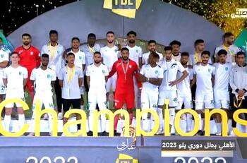 VIDEO | El festejo más aburrido del mundo: así recibieron la copa de campeones los jugadores del Al-Ahli de Arabia Saudita