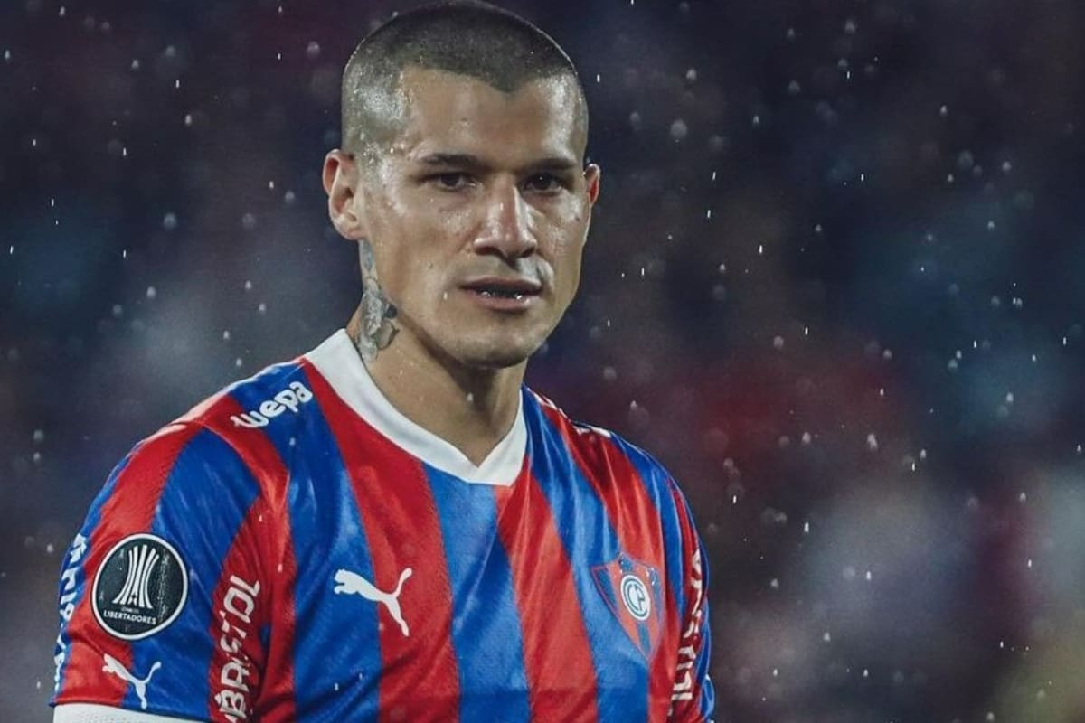 Alan Benítez fue castigado con cinco fechas tras la patada a Maximiliano Falcón
