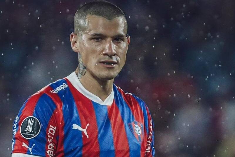 se llenó de insultos tras lesionar a Maximiliano Falcón en Copa Libertadores