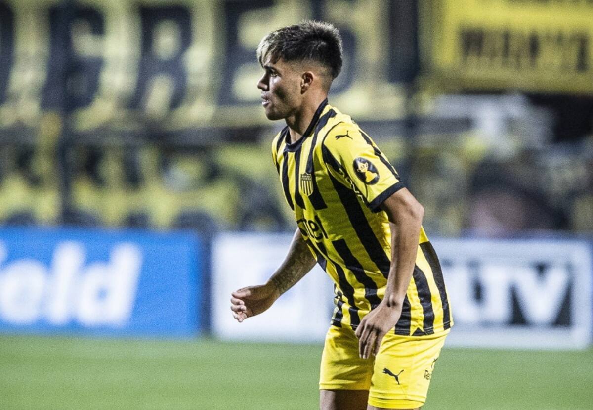 Alan Medina está a préstamo en Peñarol y su pase pertenece al León de México.