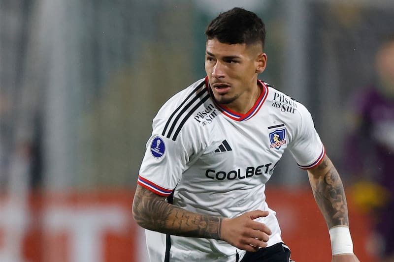 tiene contrato en Colo Colo hasta diciembre de 2026. Foto: Agencia Aton.