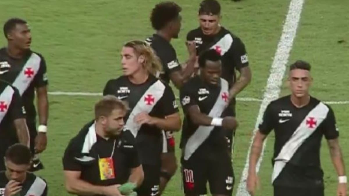 VIDEO | Alan Saldivia se vio involucrado en la pelea de dos compañeros y así reaccionó en Brasil