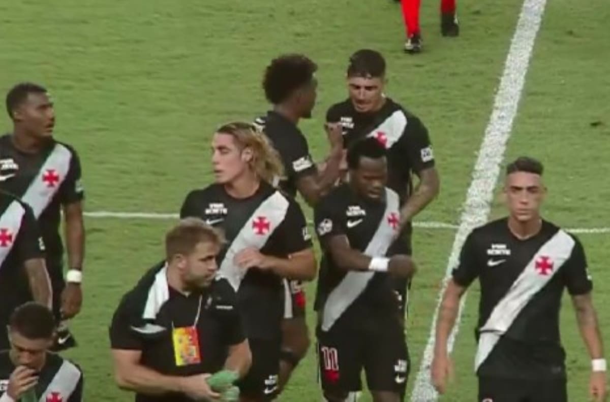 VIDEO | Alan Saldivia se vio involucrado en la pelea de dos compañeros y así reaccionó en Brasil