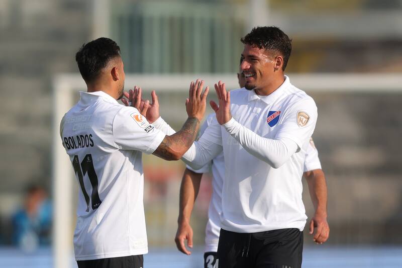 se llevó retos de Mauricio Isla durante el partido de Colo Colo y Coquimbo Unido. Foto: Agencia Atón.