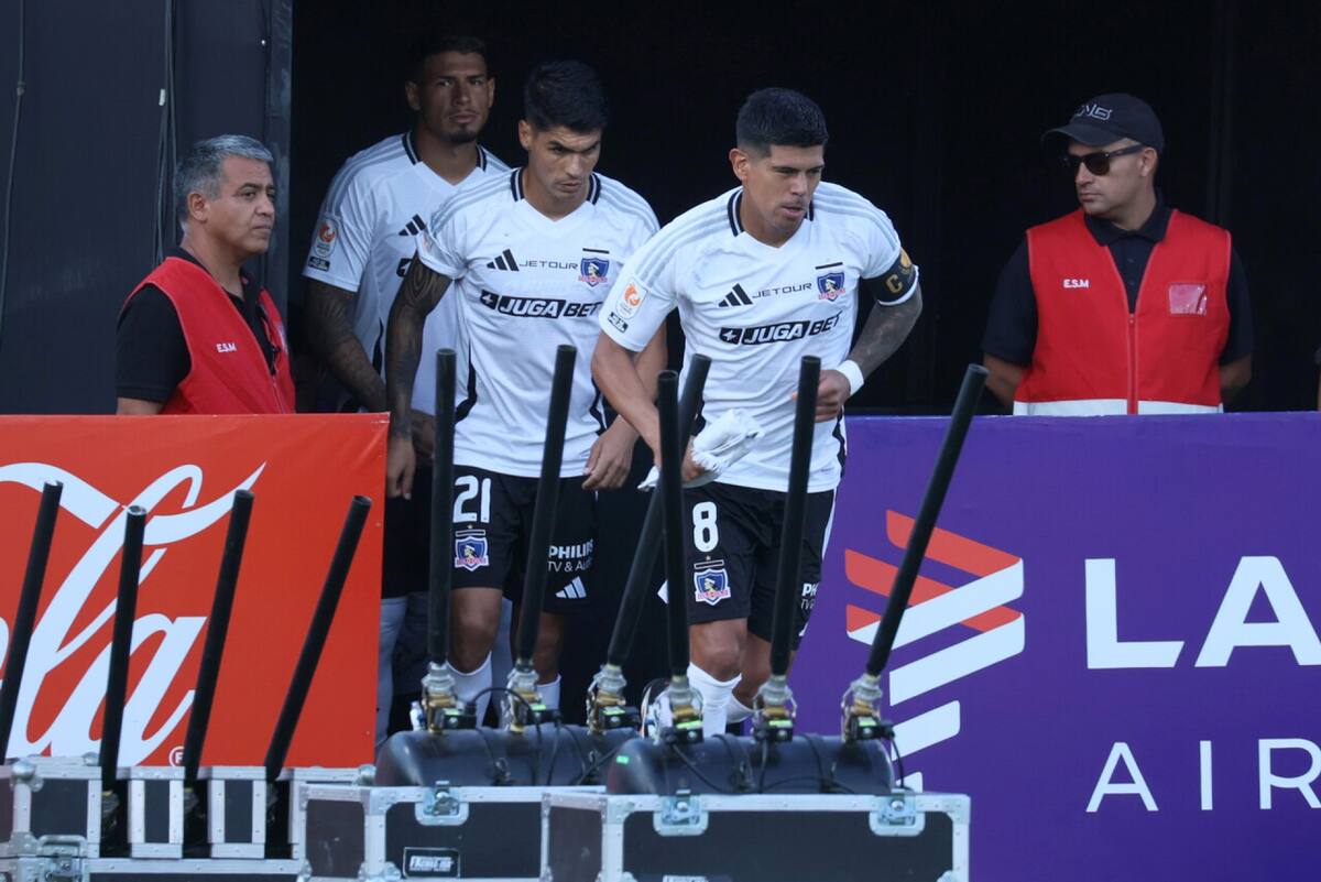 El defensor de Colo Colo está en la mira de Peñarol. Foto: Agencia Aton.