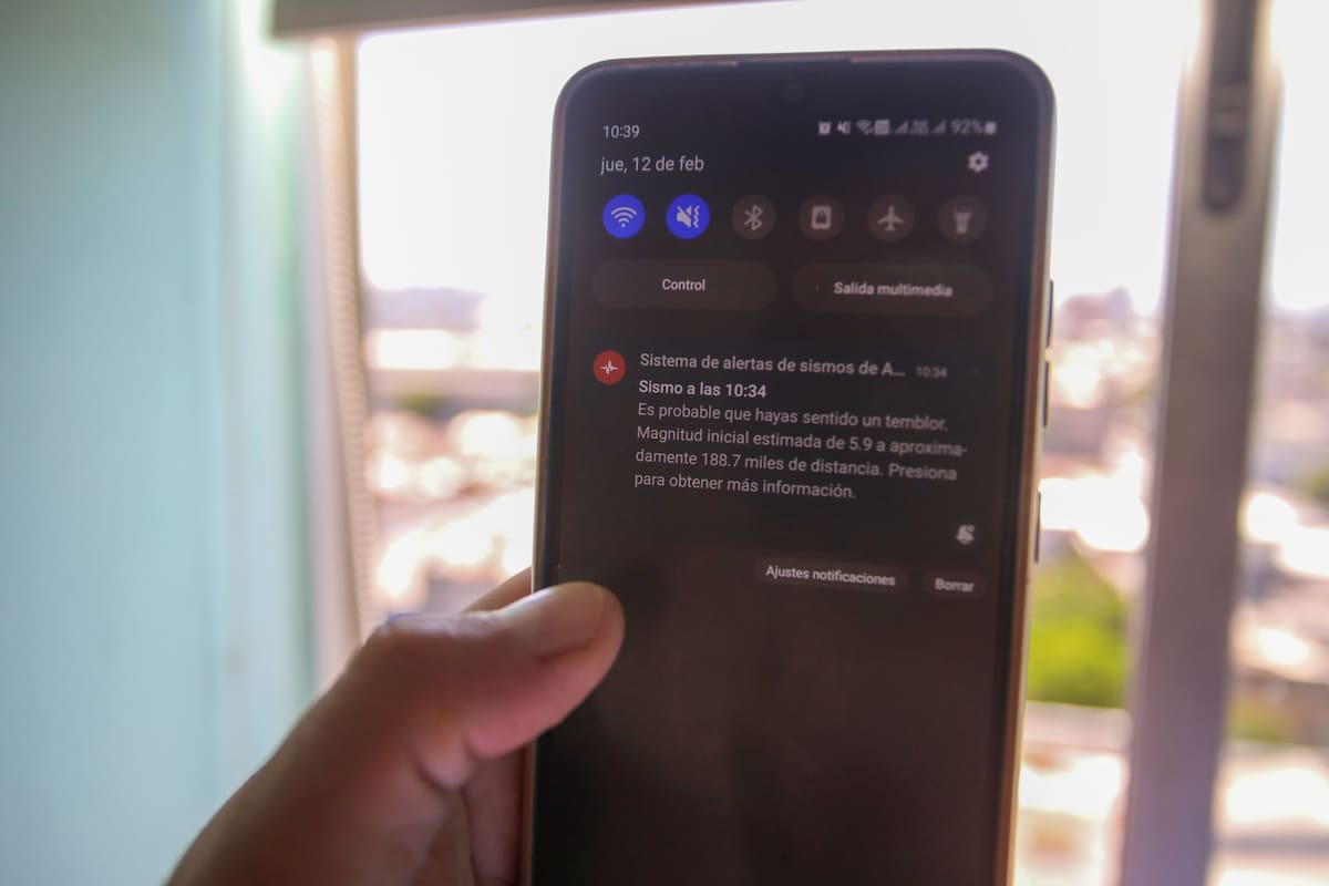 Estos son los pasos para poder activarla en los dispositivos Android.
Créditos: Aton.