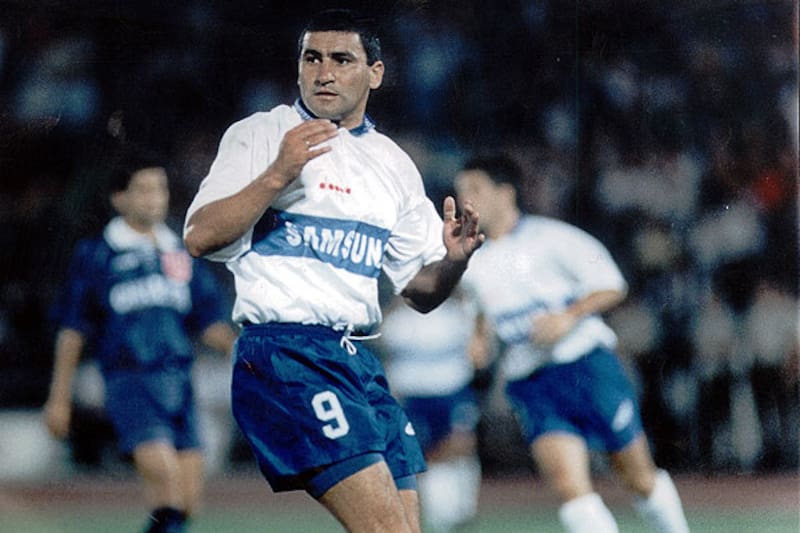 Alberto Acosta brilló con la camiseta cruzada y espera hacer lo mismo en los micrófonos.