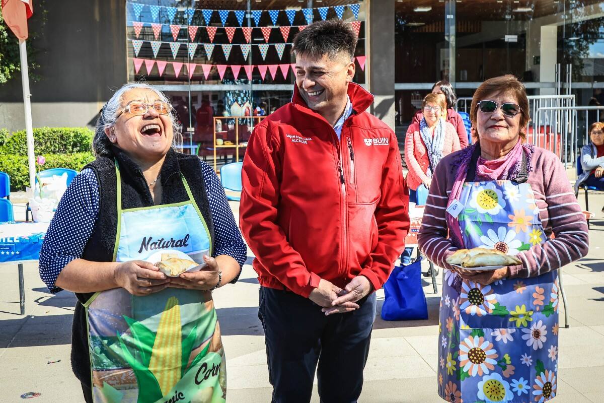 Durante la realización del concurso de "La Mejor Empanada de Buin" para Fiestas Patrias.