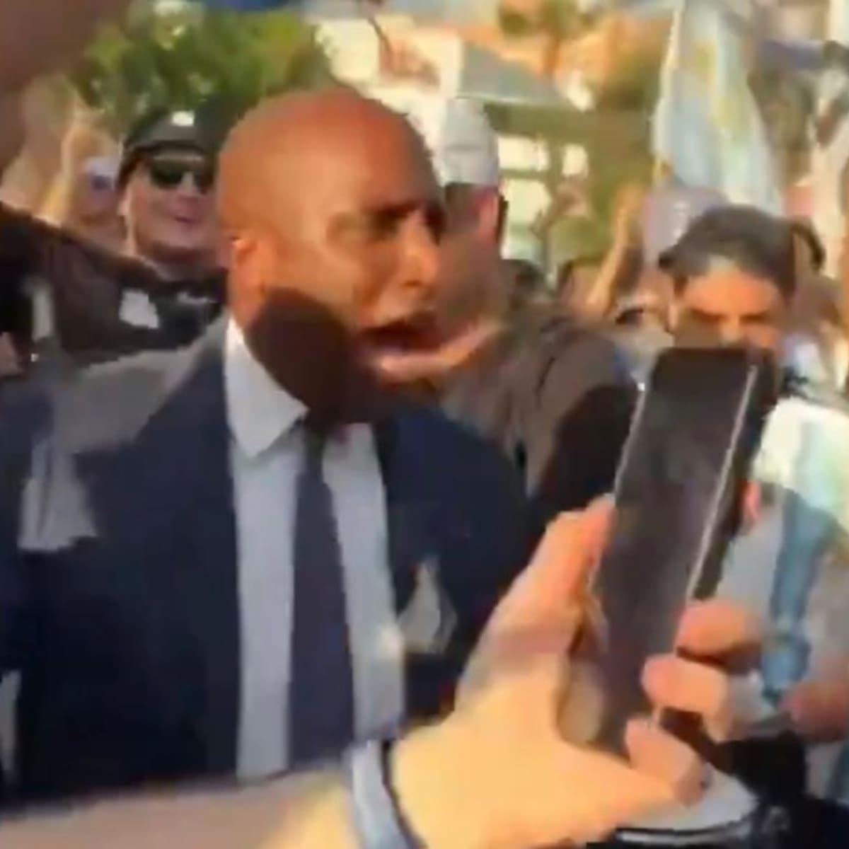 VIDEO | Tocando el bombo: alcalde de Kansas se sumó al banderazo de Argentina previo al duelo contra Suiza