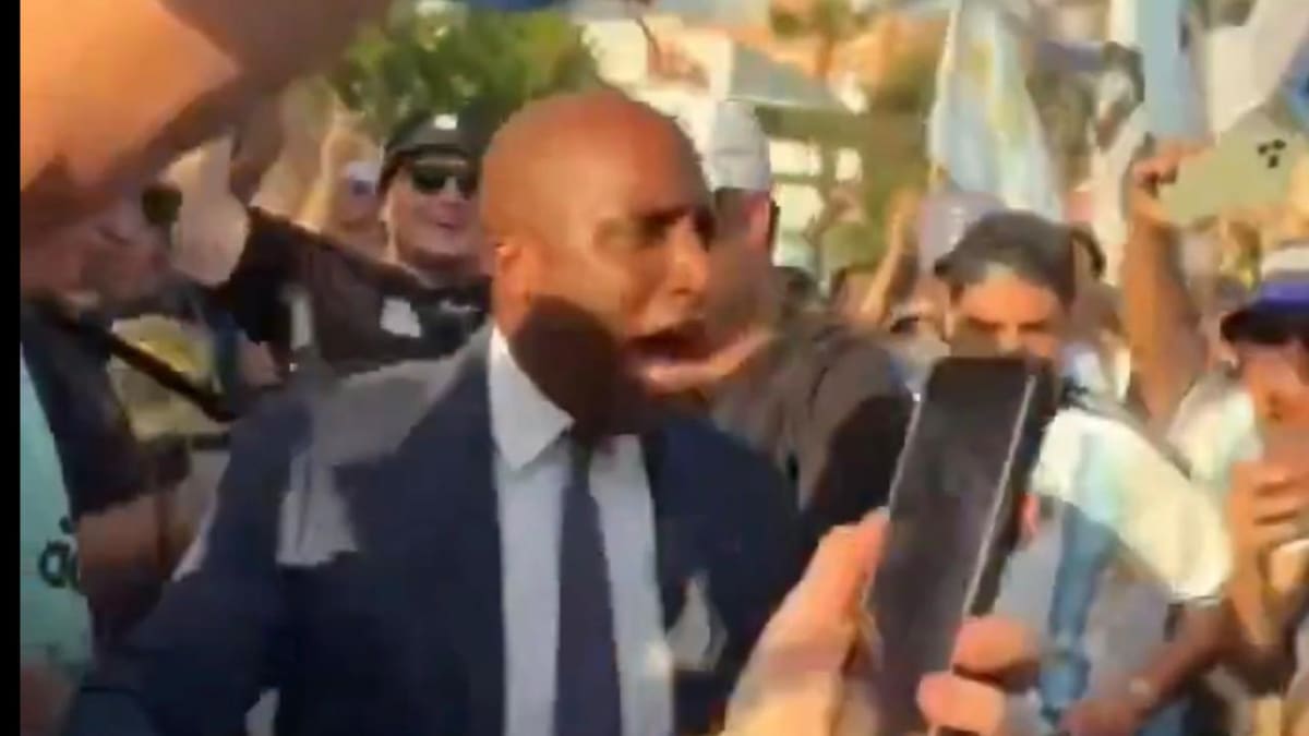 VIDEO | Tocando el bombo: alcalde de Kansas se sumó al banderazo de Argentina previo al duelo contra Suiza