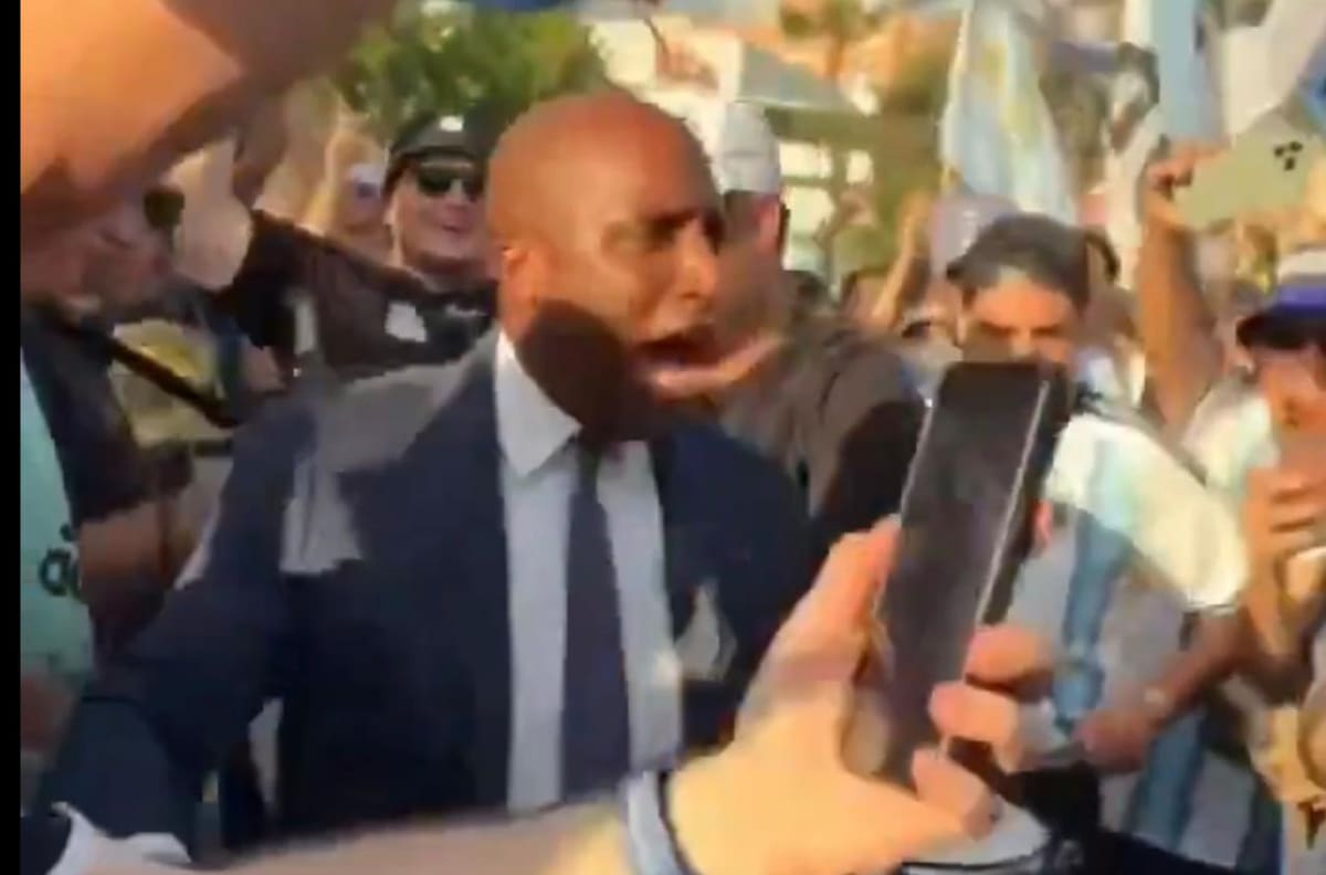 VIDEO | Tocando el bombo: alcalde de Kansas se sumó al banderazo de Argentina previo al duelo contra Suiza