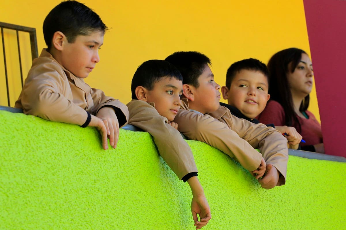 Valparaiso, 05 marzo 2019.
El alcalde de Valparaiso, Jorge Sharp, da la partida al ao escolar 2019 recibiendo a los alumnos de la Escuela America de Playa Ancha.
Sebastian Cisternas/ Aton Chile.